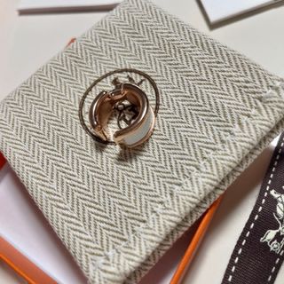 Hermes - 新品未使用 エルメス イヤーカフ オランプ PM 白 ピンク