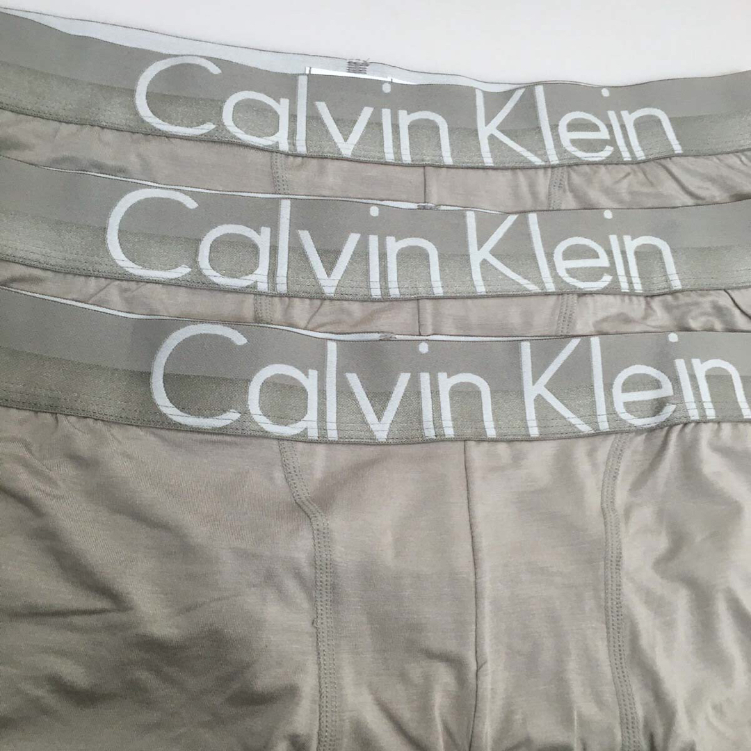 ck Calvin Klein(シーケーカルバンクライン)のカルバンクライン メンズ　ボクサーパンツ　ライトグレー　XL メンズのアンダーウェア(ボクサーパンツ)の商品写真