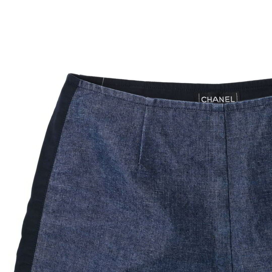 CHANEL(シャネル)のCHANEL IDENTIFICTION 00C デニム ハーフパンツ レディースのパンツ(ハーフパンツ)の商品写真