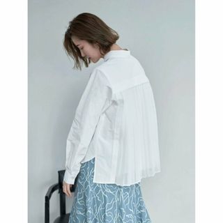 イェッカヴェッカ(YECCA VECCA)の【ホワイト】バックプリーツシャツ/24SS(シャツ/ブラウス(長袖/七分))