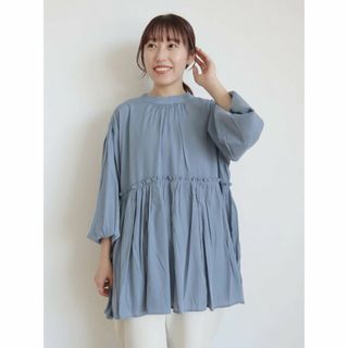 クラフトスタンダードブティック(CRAFT STANDARD BOUTIQUE)の【ブルー】後リボン切替ギャザーチュニックブラウス/24SS(シャツ/ブラウス(長袖/七分))