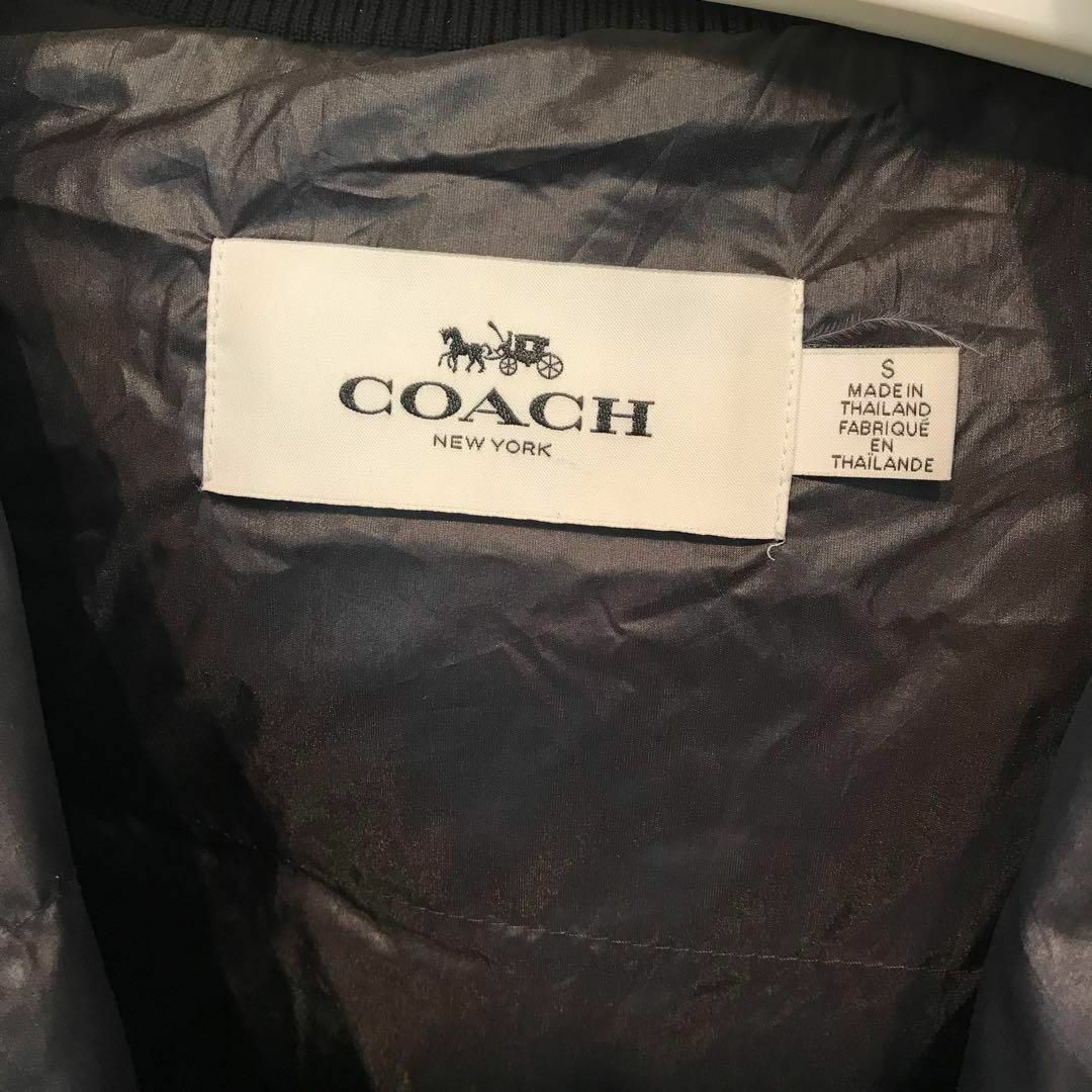 COACH(コーチ)のCOACH　コーチ　ダウンコート　ロング　黒　フード付き　ファー取り外し可能 レディースのジャケット/アウター(ダウンコート)の商品写真