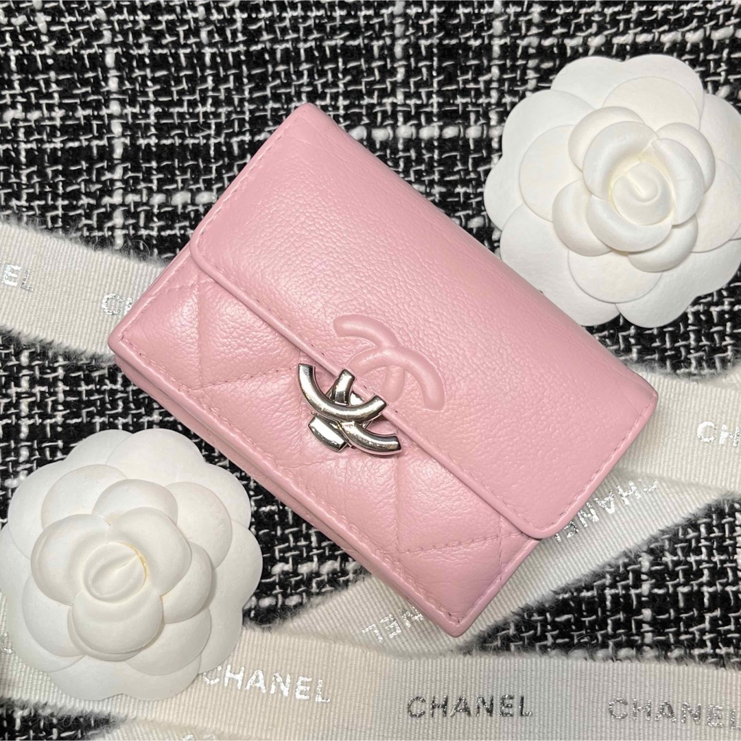 CHANEL(シャネル)のCHANEL ハーフココ ダブルココ　ミニウォレット ピンク レディースのファッション小物(財布)の商品写真