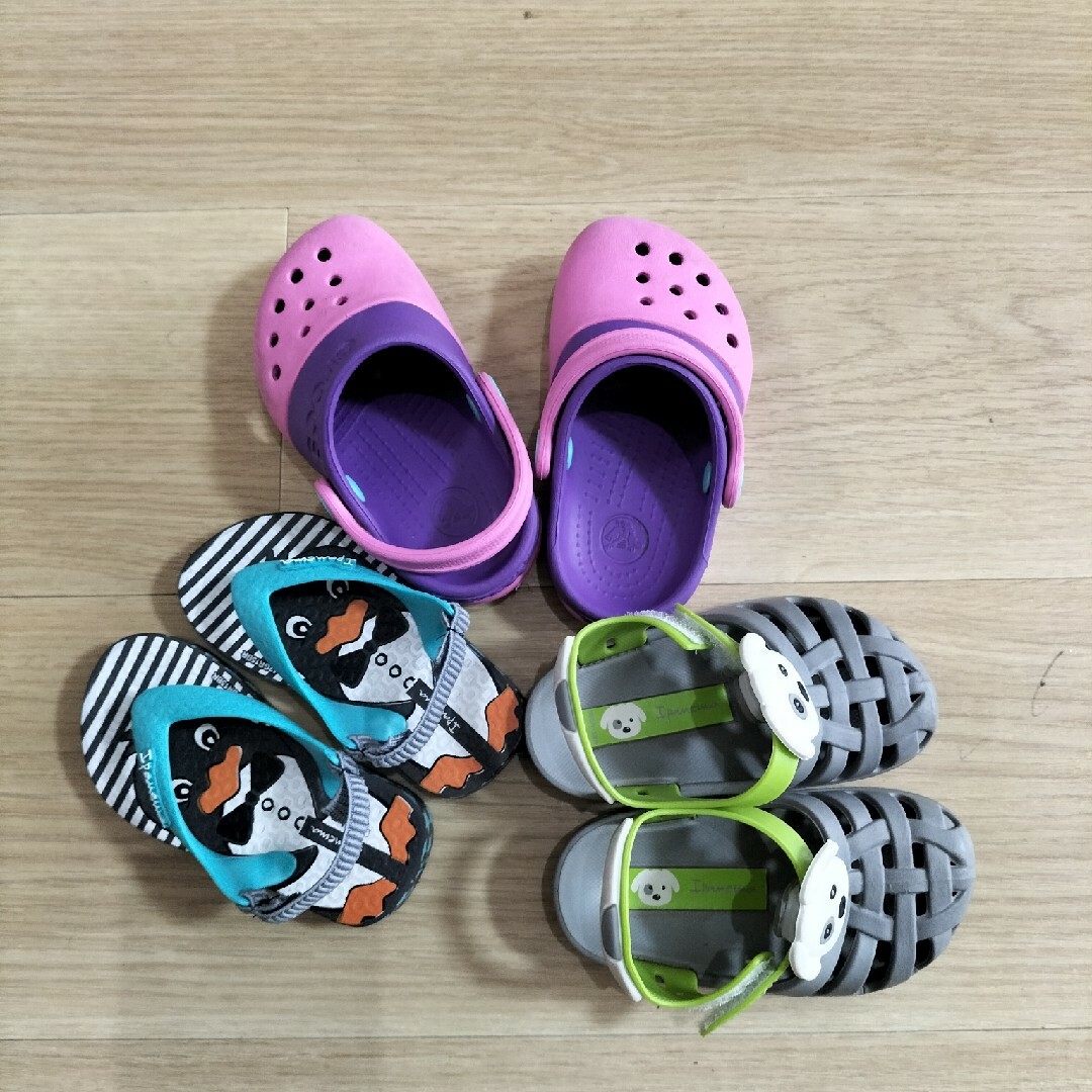 crocs(クロックス)のベビーサンダル３足セット キッズ/ベビー/マタニティのベビー靴/シューズ(~14cm)(サンダル)の商品写真