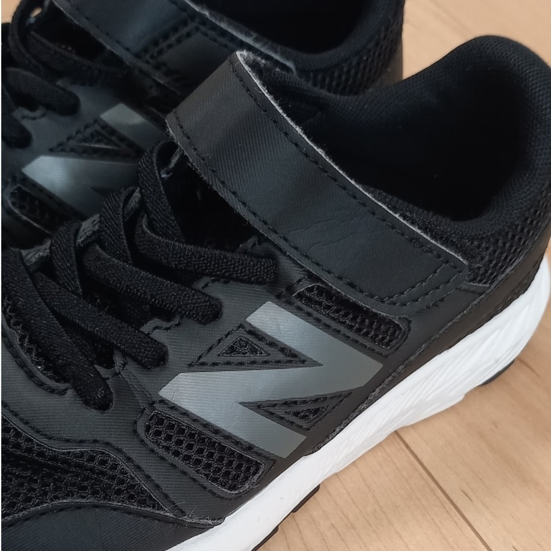 New Balance(ニューバランス)のニューバランス  スニーカー  20cm ブラック/ホワイト キッズ/ベビー/マタニティのキッズ靴/シューズ(15cm~)(スニーカー)の商品写真