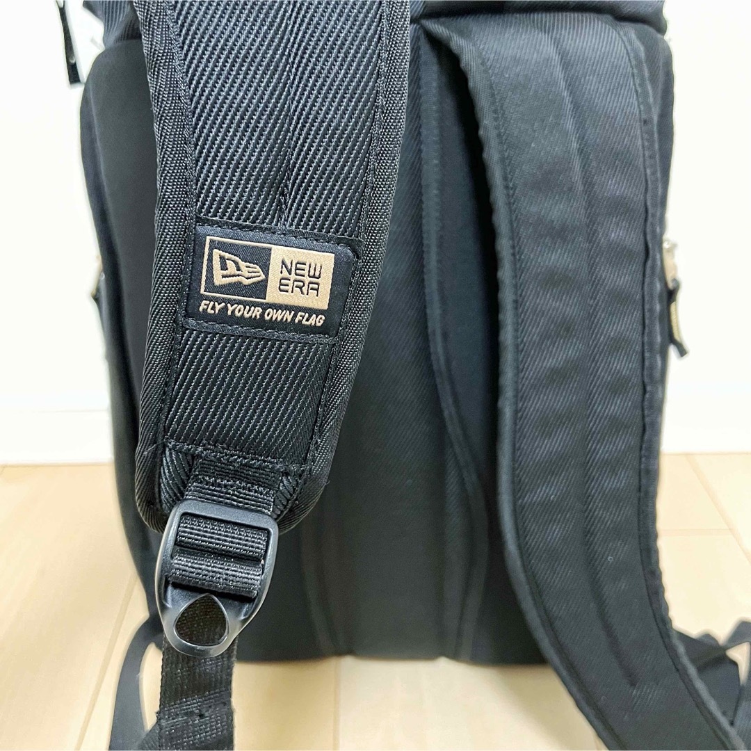 NEW ERA(ニューエラー)の【送料無料❗️レア日本未発売モデル❗️】ニューエラ リュック ブラックゴールド メンズのバッグ(バッグパック/リュック)の商品写真