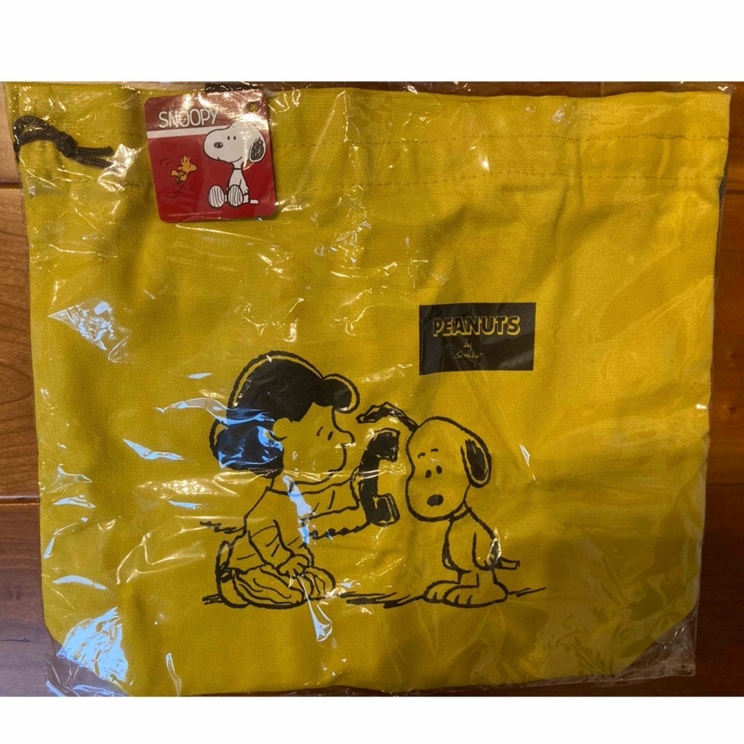 SNOOPY(スヌーピー)のスヌーピー　イエロー　巾着袋 エンタメ/ホビーのおもちゃ/ぬいぐるみ(キャラクターグッズ)の商品写真