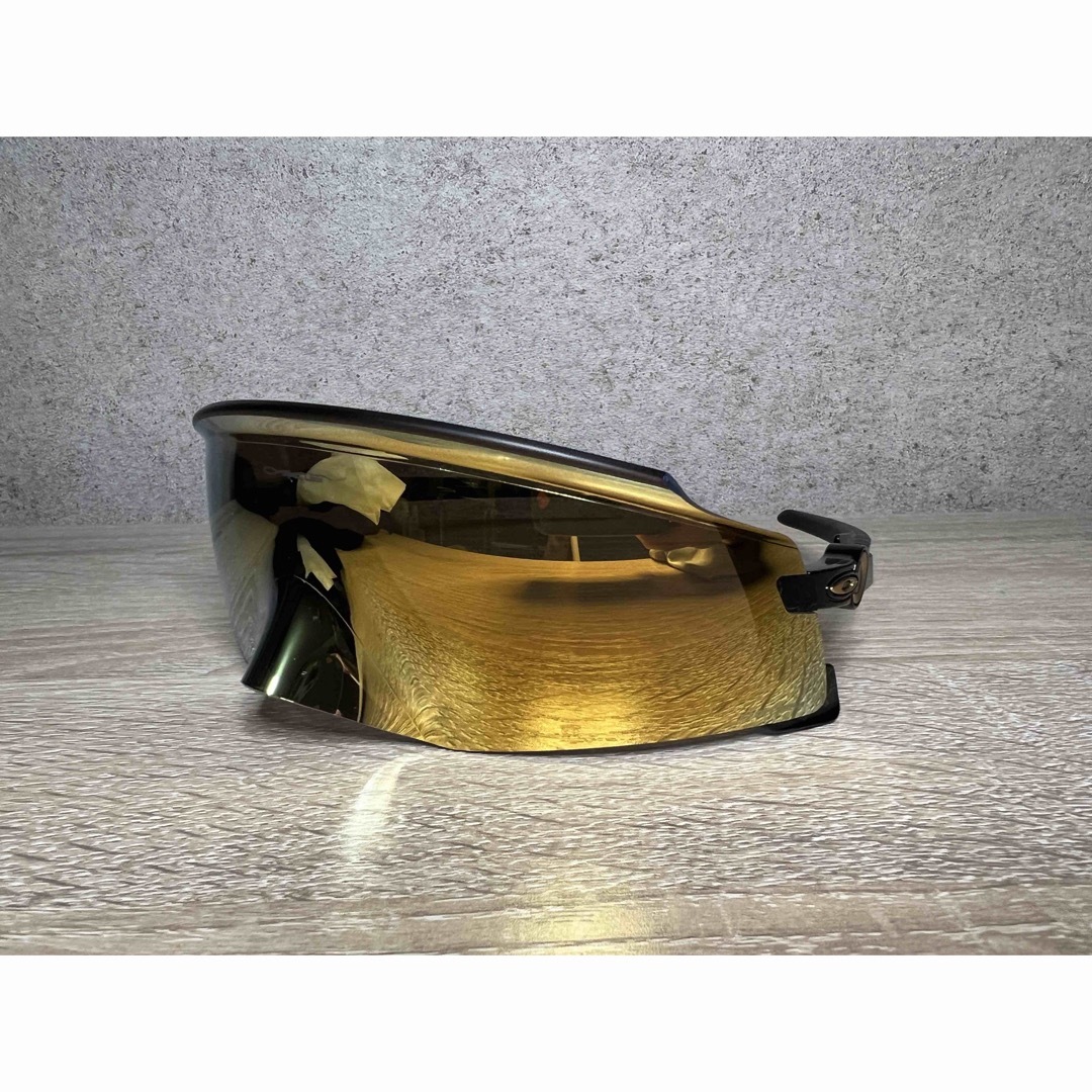 Oakley(オークリー)のOakley Kato 24K Gold レンズ サングラス 黒フレーム メンズのファッション小物(サングラス/メガネ)の商品写真