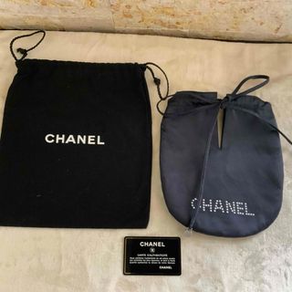 シャネル(CHANEL)のシャネルサテンパールロゴ巾着　レアな逸品　黒シルクサテン　おしゃれ上級者(ポーチ)