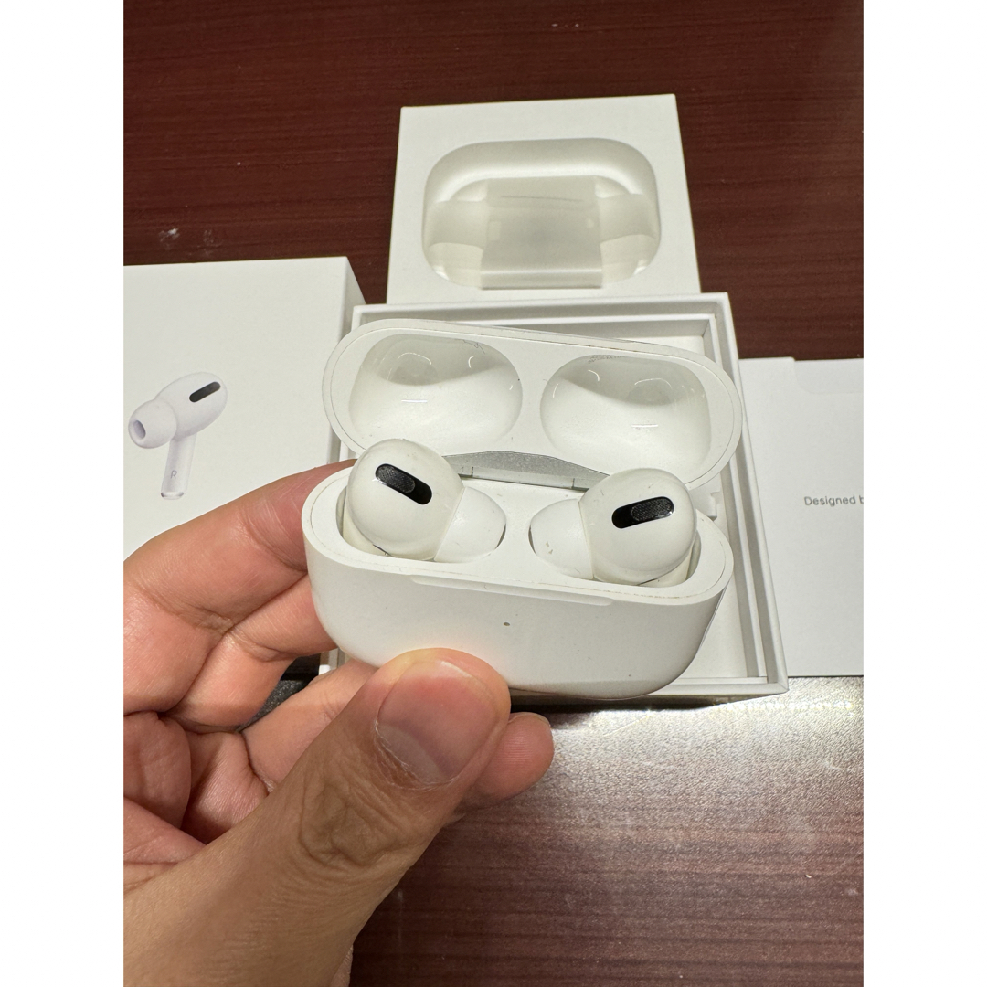 Apple(アップル)のAirPods pro スマホ/家電/カメラのオーディオ機器(ヘッドフォン/イヤフォン)の商品写真