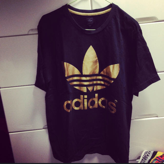 アディダス(adidas)のadidas Tシャツ(Tシャツ(半袖/袖なし))