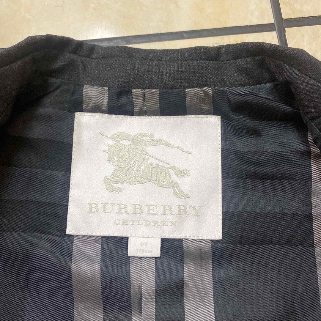 BURBERRY(バーバリー)のBURBERRY バーバリー　フォーマル　チャコールグレー　128 キッズ/ベビー/マタニティのキッズ服男の子用(90cm~)(ドレス/フォーマル)の商品写真