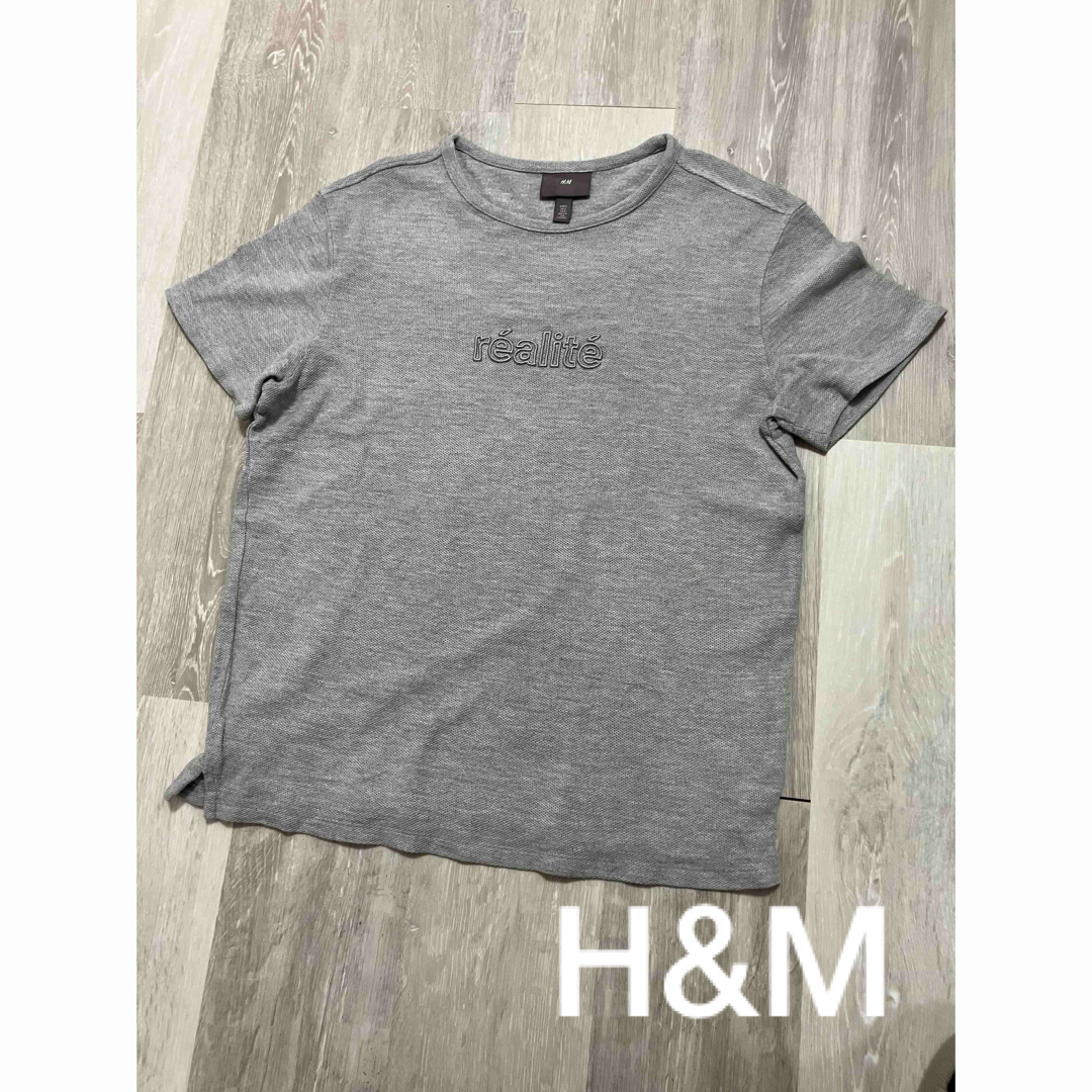 H&M(エイチアンドエム)のH&M（エイチ・アンド・エム） Tシャツ（ティーシャツ）グレー メンズのトップス(Tシャツ/カットソー(半袖/袖なし))の商品写真