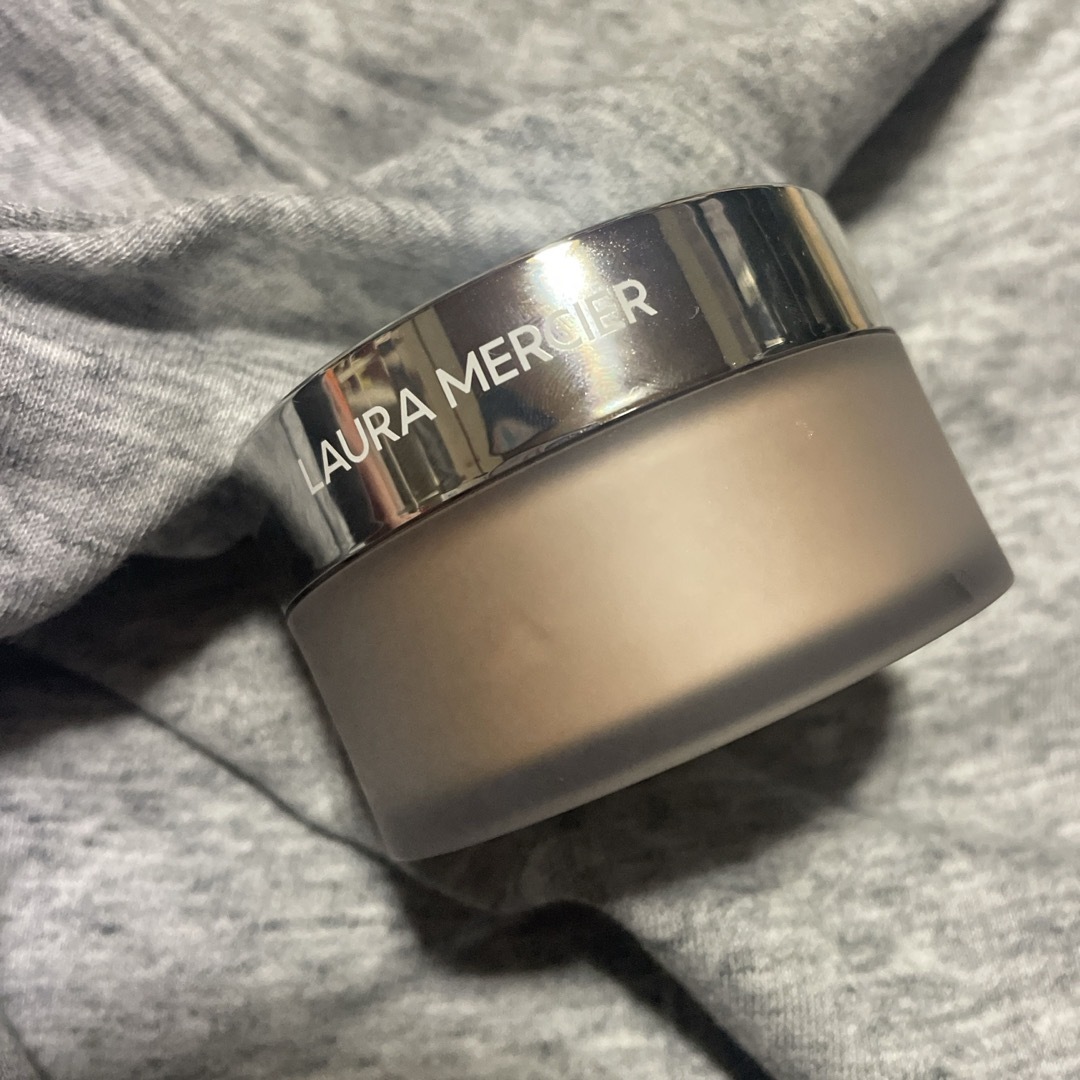 laura mercier(ローラメルシエ)のローラ　メルシエ　パウダー コスメ/美容のベースメイク/化粧品(フェイスパウダー)の商品写真