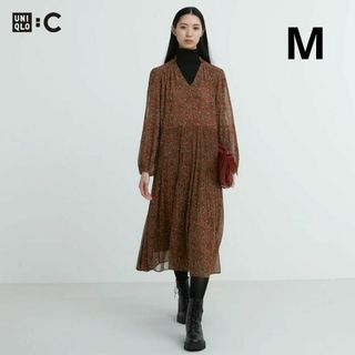 ユニクロ(UNIQLO)のシフォンプリーツワンピース　ブラウン　M　ユニクロC(ロングワンピース/マキシワンピース)