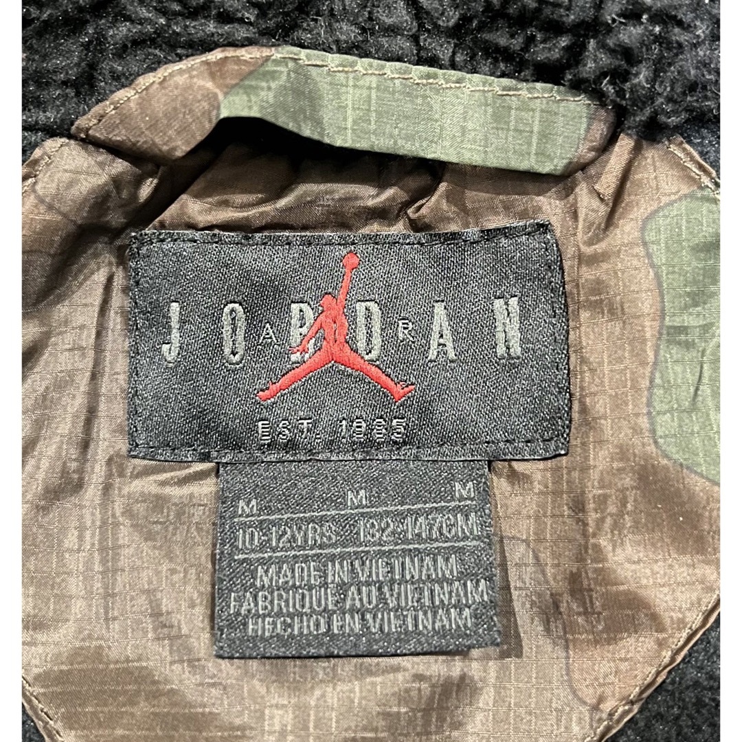 Jordan Brand（NIKE）(ジョーダン)のJORDAN ジョーダン ダウンジャケット 迷彩 カモフラ フーディー キッズ/ベビー/マタニティのキッズ服男の子用(90cm~)(ジャケット/上着)の商品写真