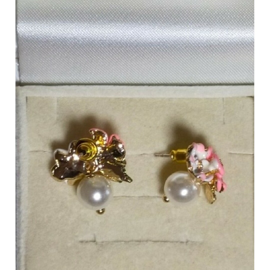 新品💗フラワーカメリア💗パールピアス💗エナメル加工 レディースのアクセサリー(ピアス)の商品写真