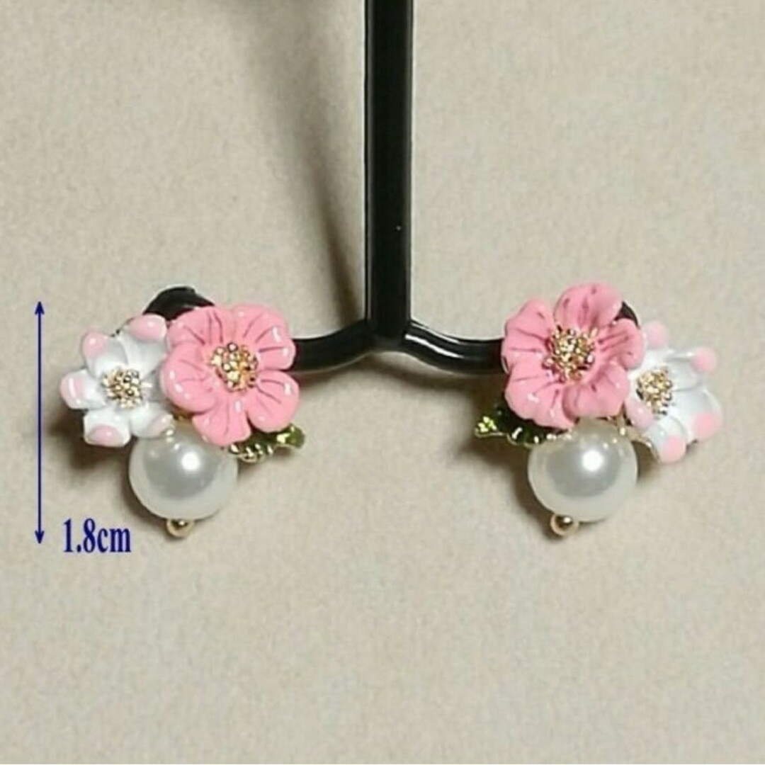 新品💗フラワーカメリア💗パールピアス💗エナメル加工 レディースのアクセサリー(ピアス)の商品写真