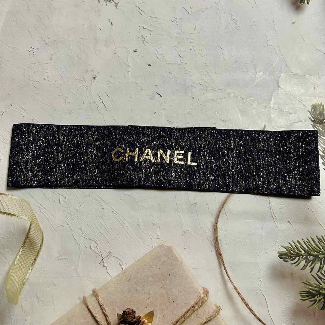 CHANEL(シャネル)のCHANEL 巾着ノベルティポーチ　ホワイト×5点とリボン4点　セット レディースのファッション小物(ポーチ)の商品写真