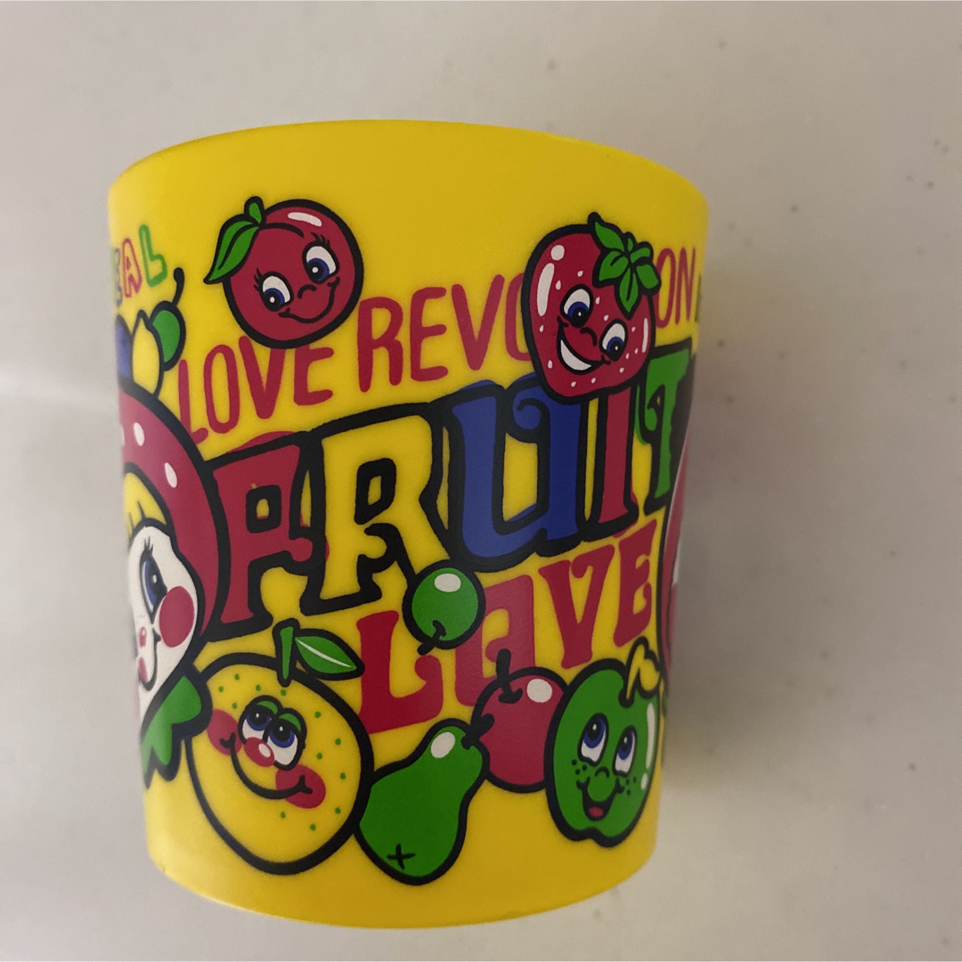 LOVE REVOLUTION(ラブレボリューション)のLOVE REVOLUTION  美品　イチゴ　コップ インテリア/住まい/日用品のキッチン/食器(グラス/カップ)の商品写真