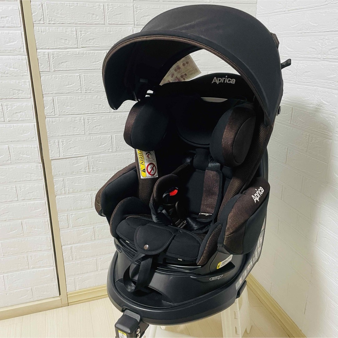 Aprica(アップリカ)の【美品】アップリカ チャイルドシート フラディアグロウ ISOFIX ブラウン キッズ/ベビー/マタニティの外出/移動用品(自動車用チャイルドシート本体)の商品写真