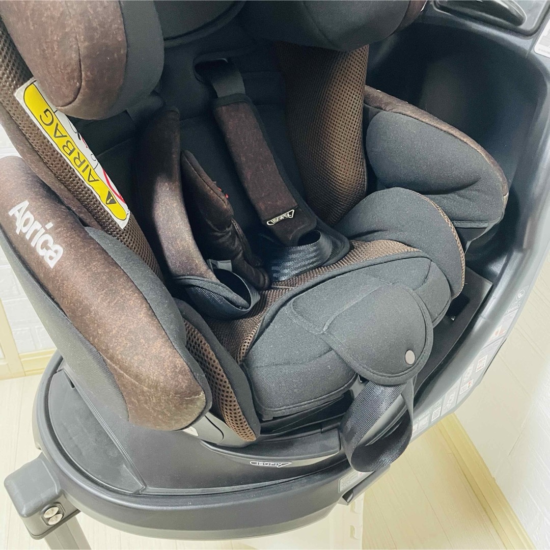 Aprica(アップリカ)の【美品】アップリカ チャイルドシート フラディアグロウ ISOFIX ブラウン キッズ/ベビー/マタニティの外出/移動用品(自動車用チャイルドシート本体)の商品写真