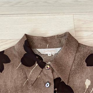 BURBERRY - 【美品】バーバリー 花柄 レトロ調デザイン シャツ 38 BURBERRY - 【美品】バーバリー 花柄 レトロ調デザイン シャツ 38