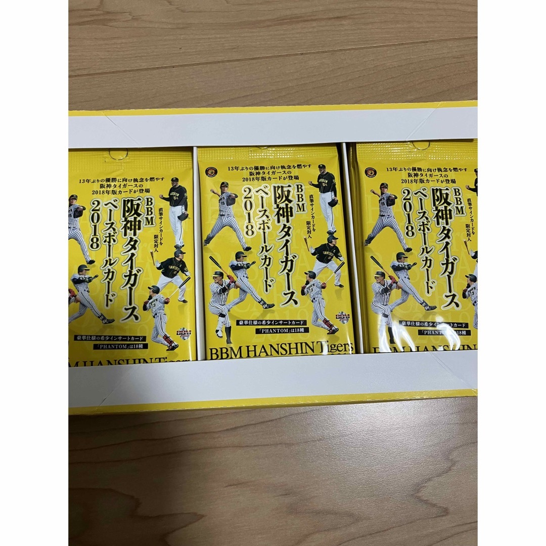 【期間限定価格‼︎】BBM2018阪神タイガース未開封10パック エンタメ/ホビーのトレーディングカード(Box/デッキ/パック)の商品写真