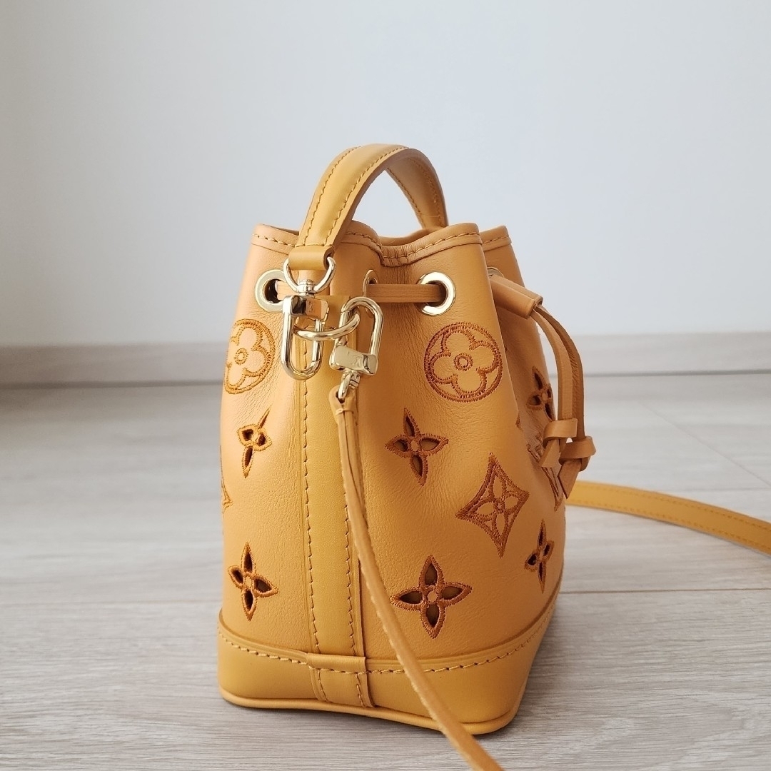 LOUIS VUITTON(ルイヴィトン)の新品同様【ルイヴィトン】LV ブロデリー・アングレーズ　ナノ・ノエ　バッグ レディースのバッグ(ショルダーバッグ)の商品写真