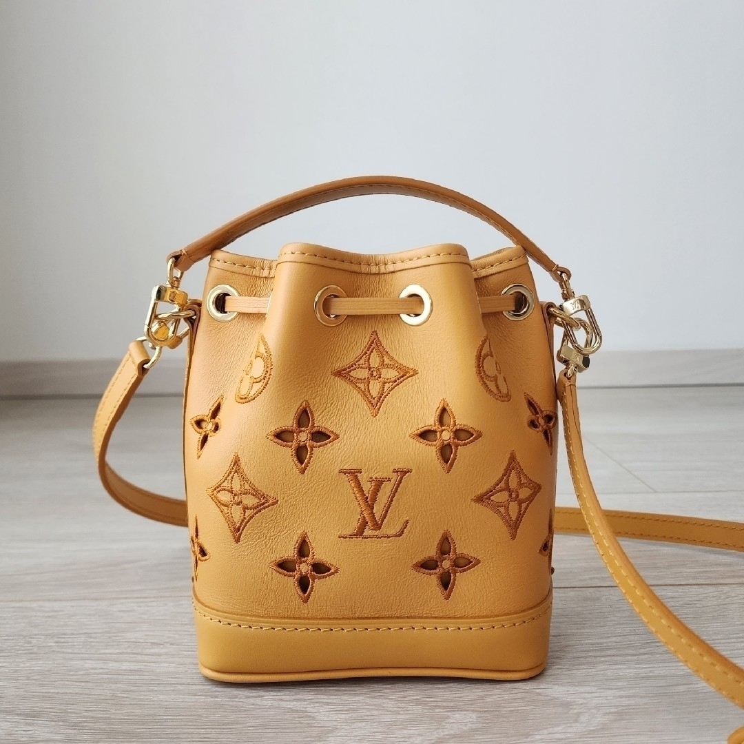 LOUIS VUITTON(ルイヴィトン)の新品同様【ルイヴィトン】LV ブロデリー・アングレーズ　ナノ・ノエ　バッグ レディースのバッグ(ショルダーバッグ)の商品写真