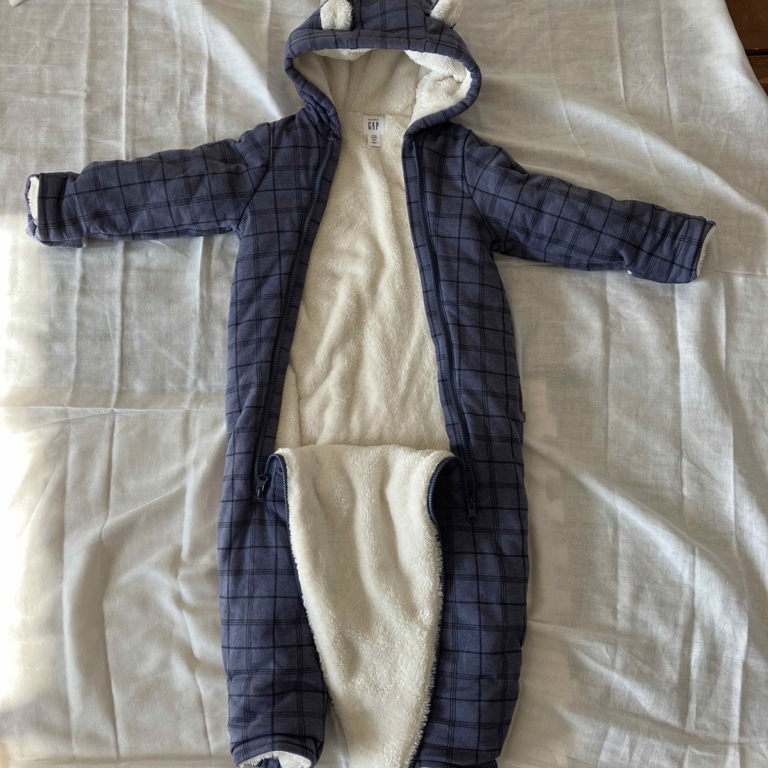 babyGAP(ベビーギャップ)のベビーギャップ くま耳   ボア ロンパース 足つき ジャンプスーツ キッズ/ベビー/マタニティのベビー服(~85cm)(カバーオール)の商品写真