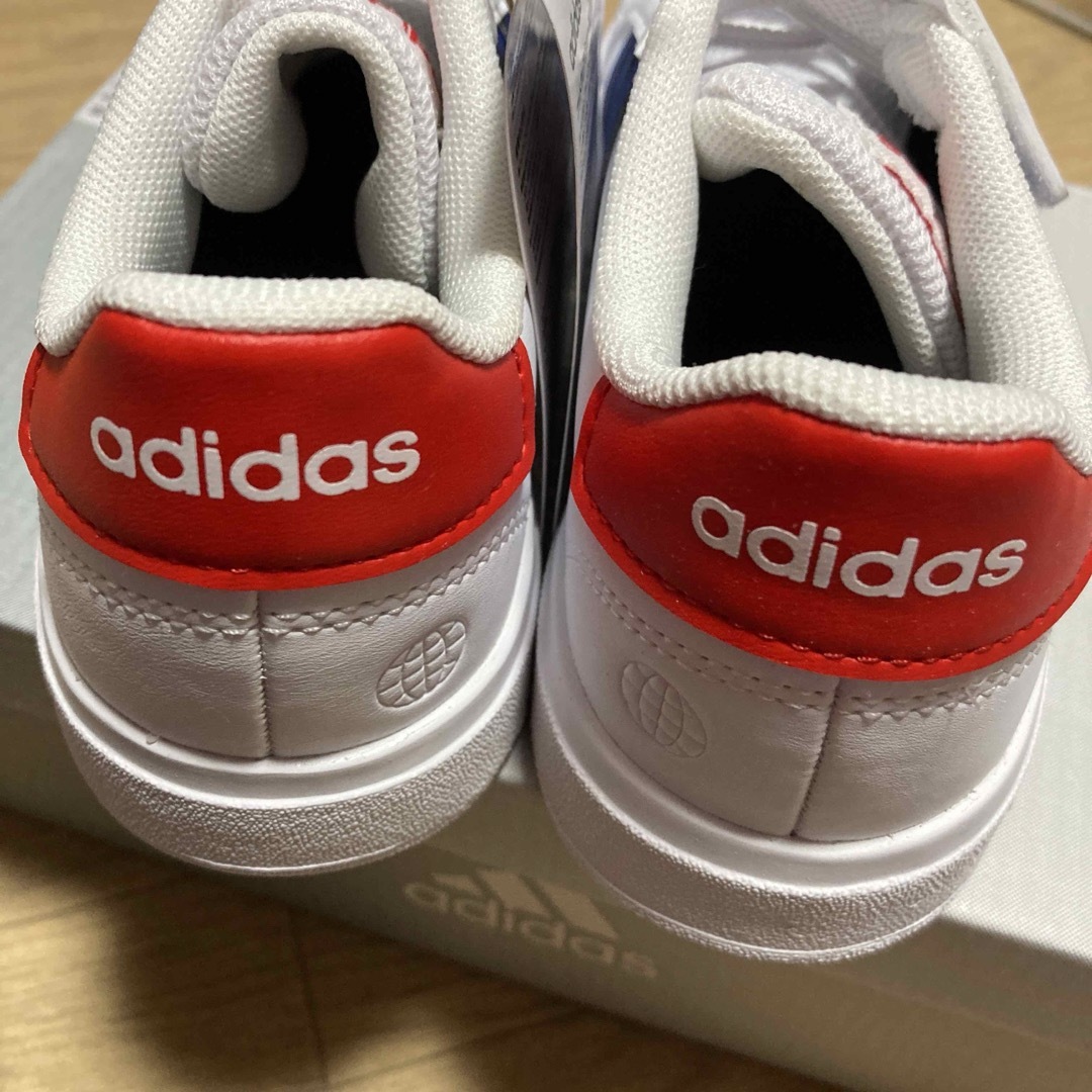 adidas(アディダス)のadidas 19 GW6514 アディダス キッズ スニーカー キッズ/ベビー/マタニティのキッズ靴/シューズ(15cm~)(スニーカー)の商品写真