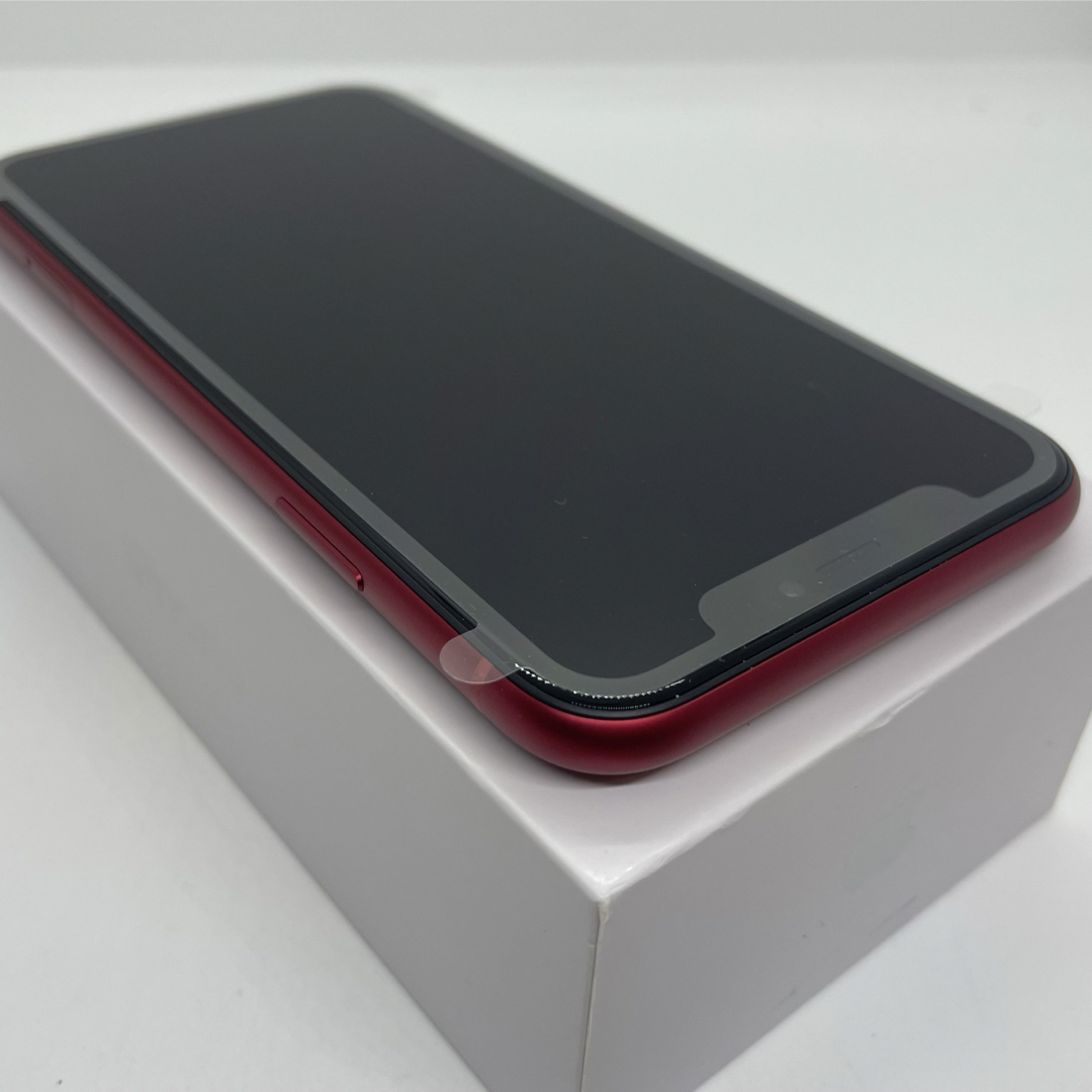 iPhone(アイフォーン)の【新品】iPhone XR レッド 64 GB SIMフリー 本体 スマホ/家電/カメラのスマートフォン/携帯電話(スマートフォン本体)の商品写真