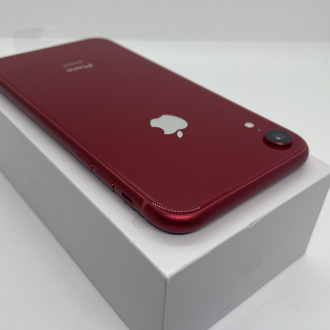 iPhone(アイフォーン)の【新品】iPhone XR レッド 64 GB SIMフリー 本体 スマホ/家電/カメラのスマートフォン/携帯電話(スマートフォン本体)の商品写真