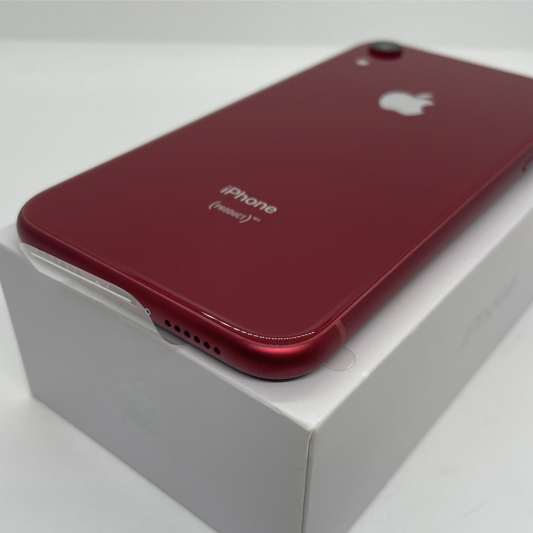 iPhone(アイフォーン)の【新品】iPhone XR レッド 64 GB SIMフリー 本体 スマホ/家電/カメラのスマートフォン/携帯電話(スマートフォン本体)の商品写真