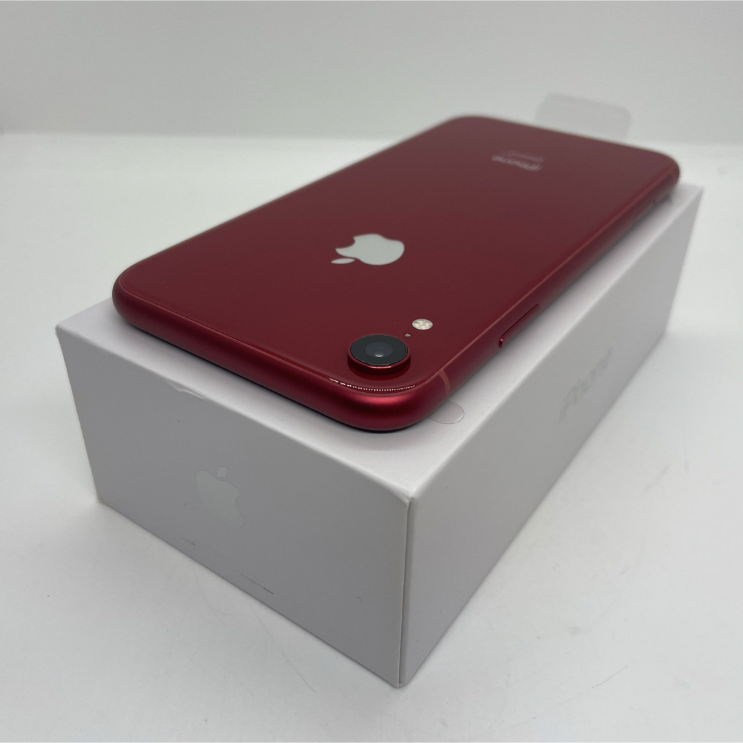 iPhone(アイフォーン)の【新品】iPhone XR レッド 64 GB SIMフリー 本体 スマホ/家電/カメラのスマートフォン/携帯電話(スマートフォン本体)の商品写真