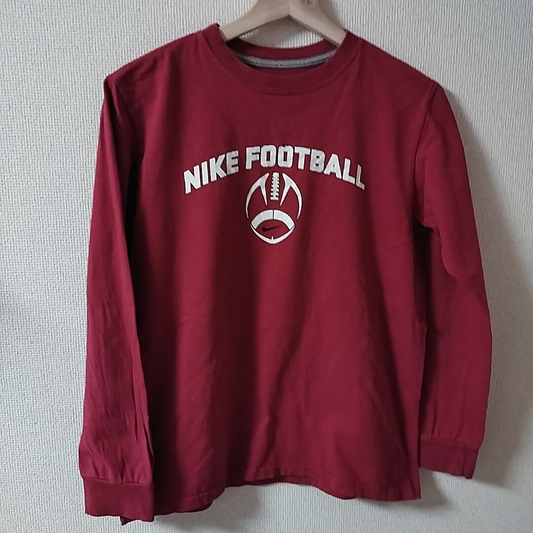 NIKE(ナイキ)のUSA古着 NIKE ナイキ　ロンT　赤　L(14-16)　FOOTBALL キッズ/ベビー/マタニティのキッズ服男の子用(90cm~)(Tシャツ/カットソー)の商品写真