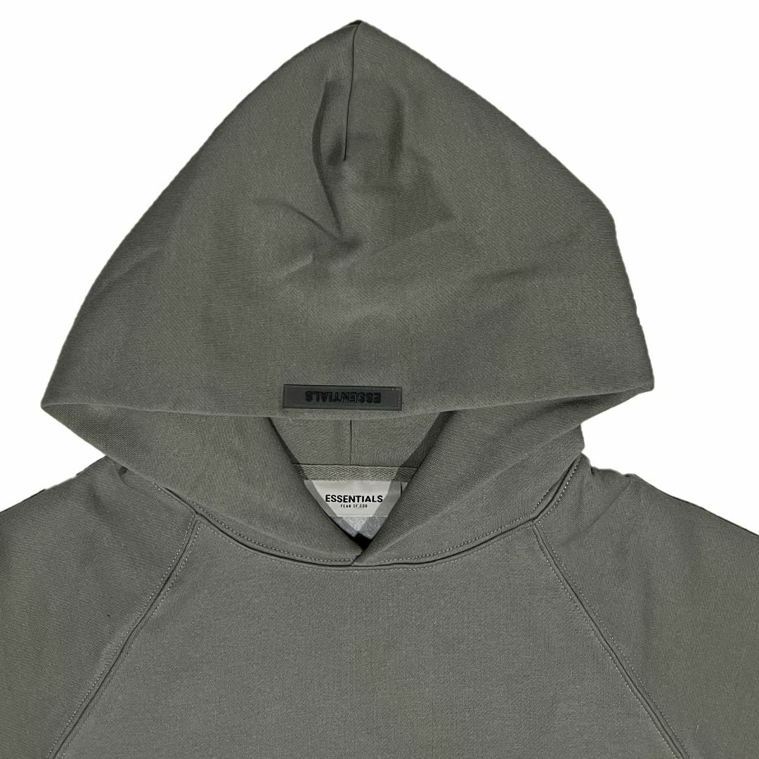 FEAR OF GOD(フィアオブゴッド)のFOG エッセンシャルズ バックロゴ プルオーバーパーカー ink M メンズのトップス(パーカー)の商品写真