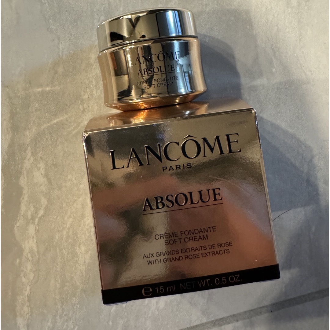 LANCOME(ランコム)の【新品】LANCOME absolueソフトクリーム　15ml コスメ/美容のスキンケア/基礎化粧品(フェイスクリーム)の商品写真