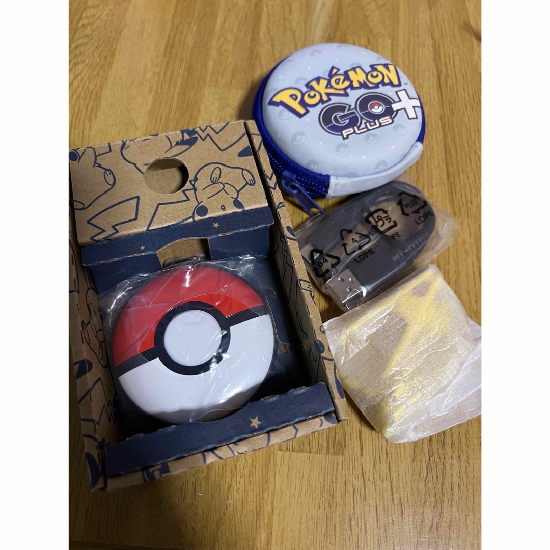 ポケモン(ポケモン)のポケモンgoプラスプラス 中古 美品 エンタメ/ホビーのゲームソフト/ゲーム機本体(携帯用ゲーム機本体)の商品写真