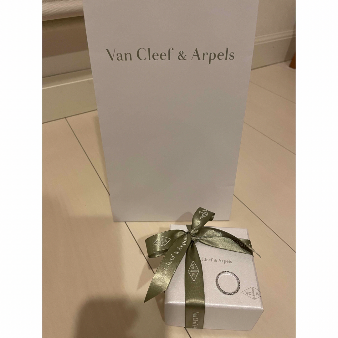 Van Cleef & Arpels(ヴァンクリーフアンドアーペル)のペルレ 52 ♡新品最終価格ホワイトゴールド♡12号　WG ヴァンクリ　バンクリ レディースのアクセサリー(リング(指輪))の商品写真