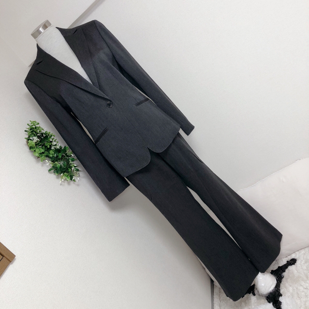 NEWYORKER(ニューヨーカー)のニューヨーカーのグレーのパンツスーツ13号XL レディースのフォーマル/ドレス(スーツ)の商品写真