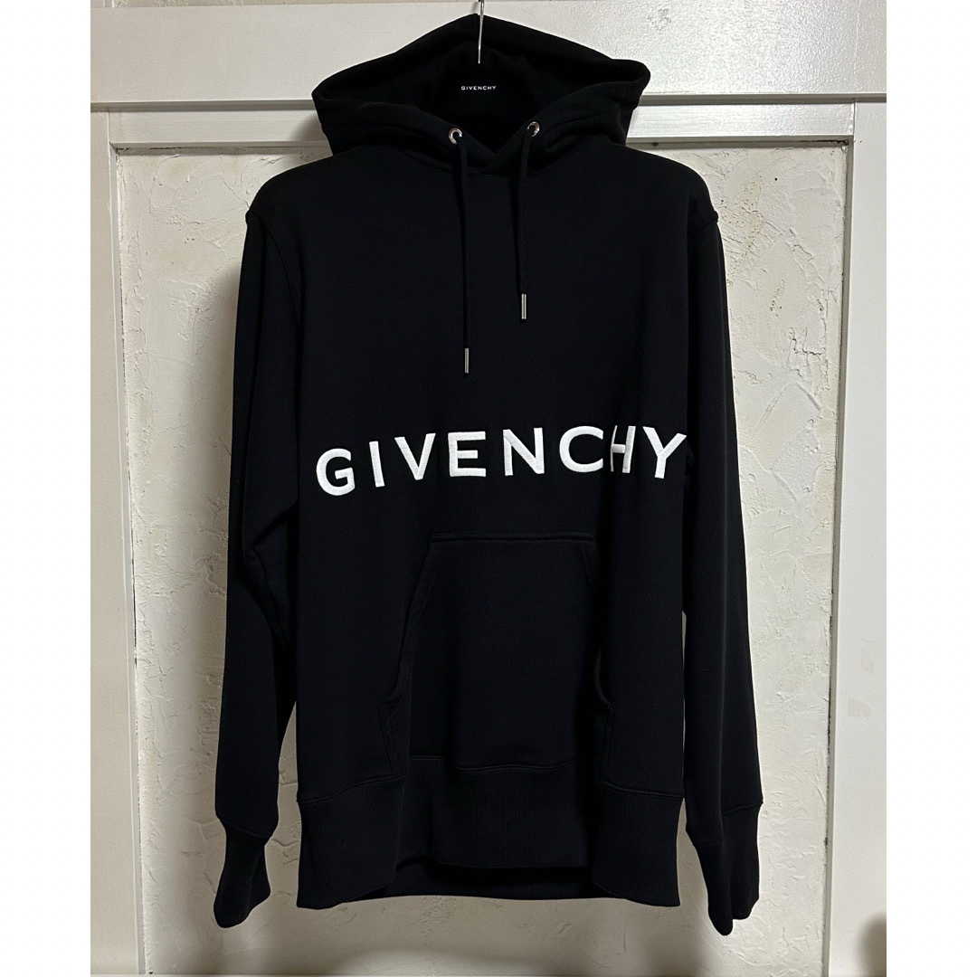 GIVENCHY(ジバンシィ)のGIVENCHY ジバンシー 4G刺繍ロゴ パーカー M ガーメント・ハンガー付 メンズのトップス(パーカー)の商品写真