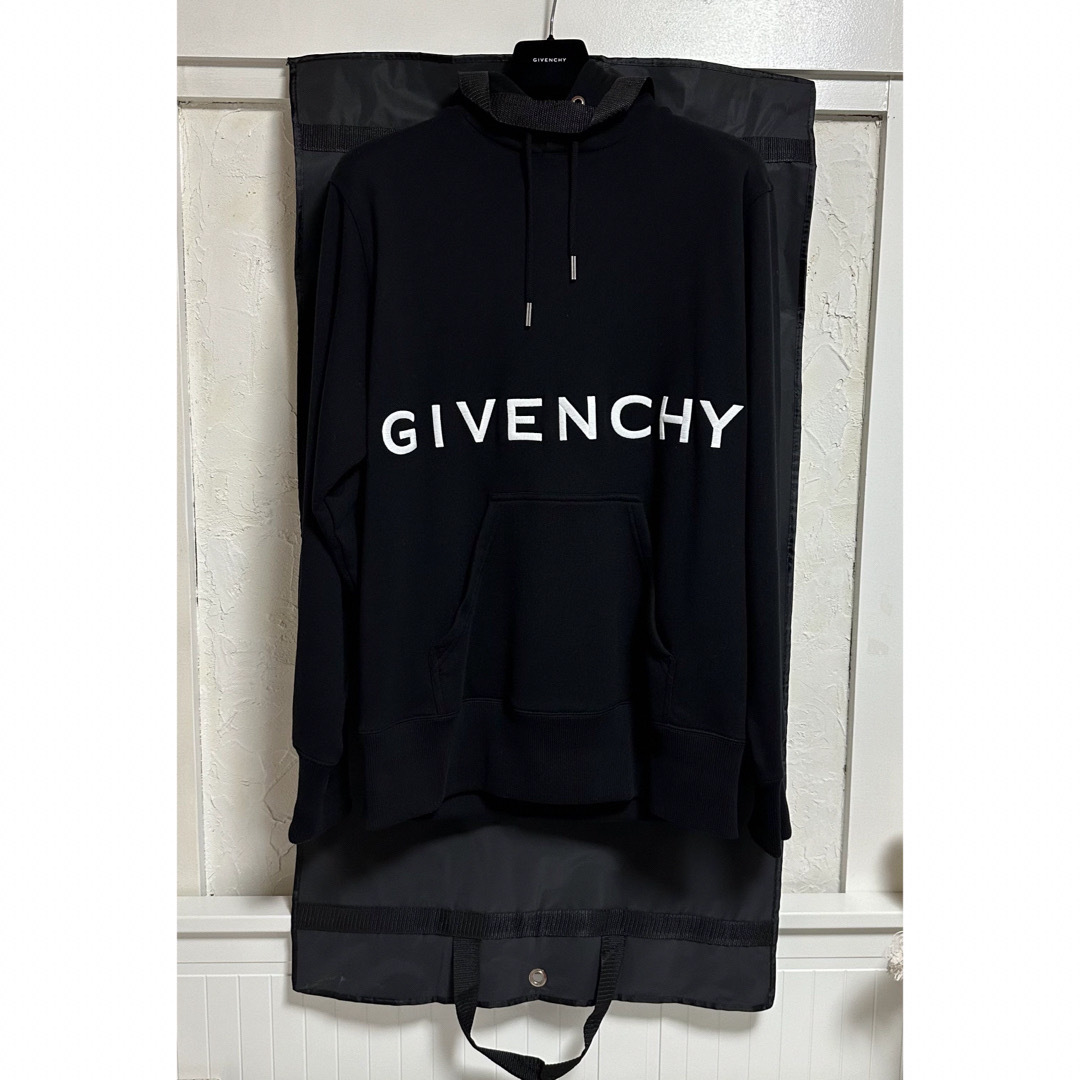 GIVENCHY(ジバンシィ)のGIVENCHY ジバンシー 4G刺繍ロゴ パーカー M ガーメント・ハンガー付 メンズのトップス(パーカー)の商品写真