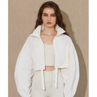 アリシアスタン(ALEXIA STAM)のWellness Full Zip Cropped Windbreaker(パーカー)