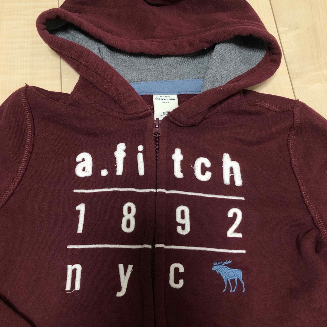 Abercrombie&Fitch(アバクロンビーアンドフィッチ)の★美品★アバクロンビーアンドフィッチ　ロゴ　パーカー　アズキ　キッズ　150 キッズ/ベビー/マタニティのキッズ服男の子用(90cm~)(カーディガン)の商品写真