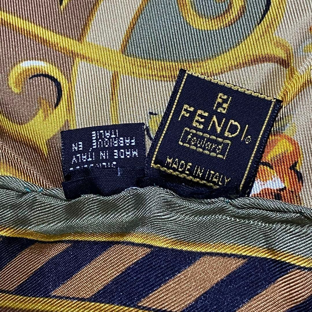 FENDI(フェンディ)の美品 ★FENDI★ スカーフ 大判 花 ボーダー シルク カーキ ブラウン レディースのファッション小物(バンダナ/スカーフ)の商品写真