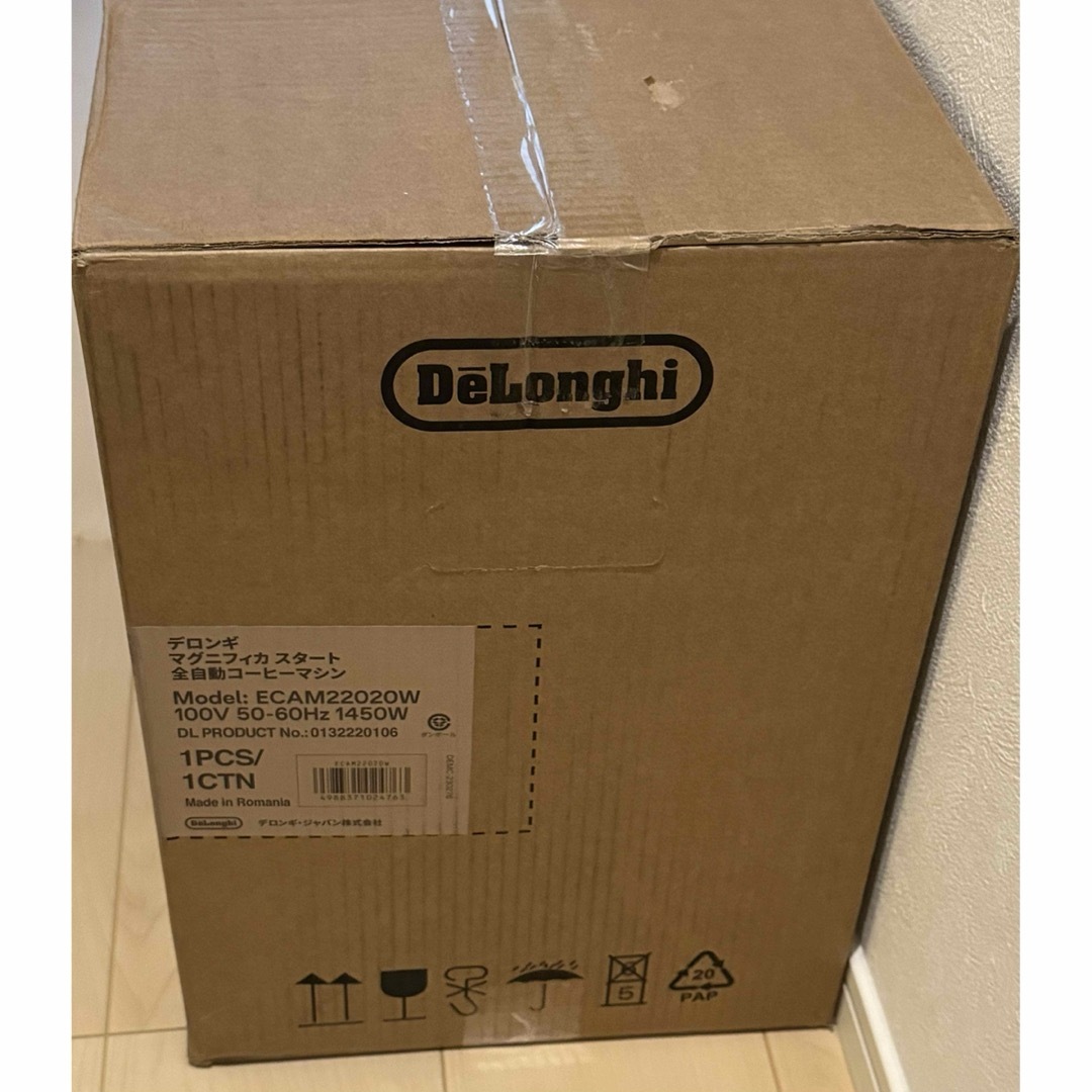 DeLonghi(デロンギ)の【新品】デロンギ マグニフィカ ECAM22020W ホワイト　全自動マシン スマホ/家電/カメラの調理家電(エスプレッソマシン)の商品写真