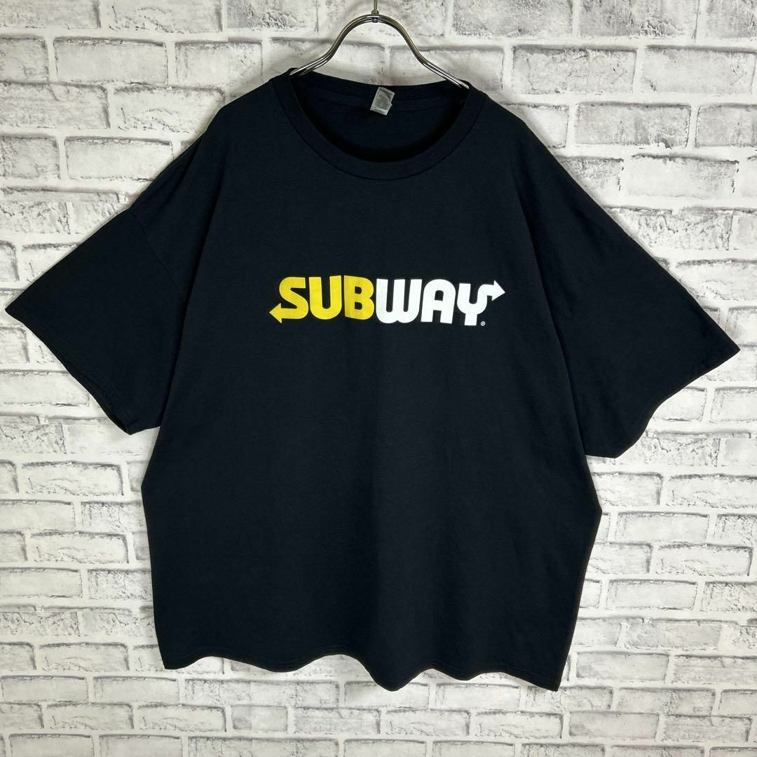 GILDAN(ギルタン)のSUBWAY サブウェイ センターロゴプリント 企業ロゴ Tシャツ 半袖 輸入品 メンズのトップス(Tシャツ/カットソー(半袖/袖なし))の商品写真