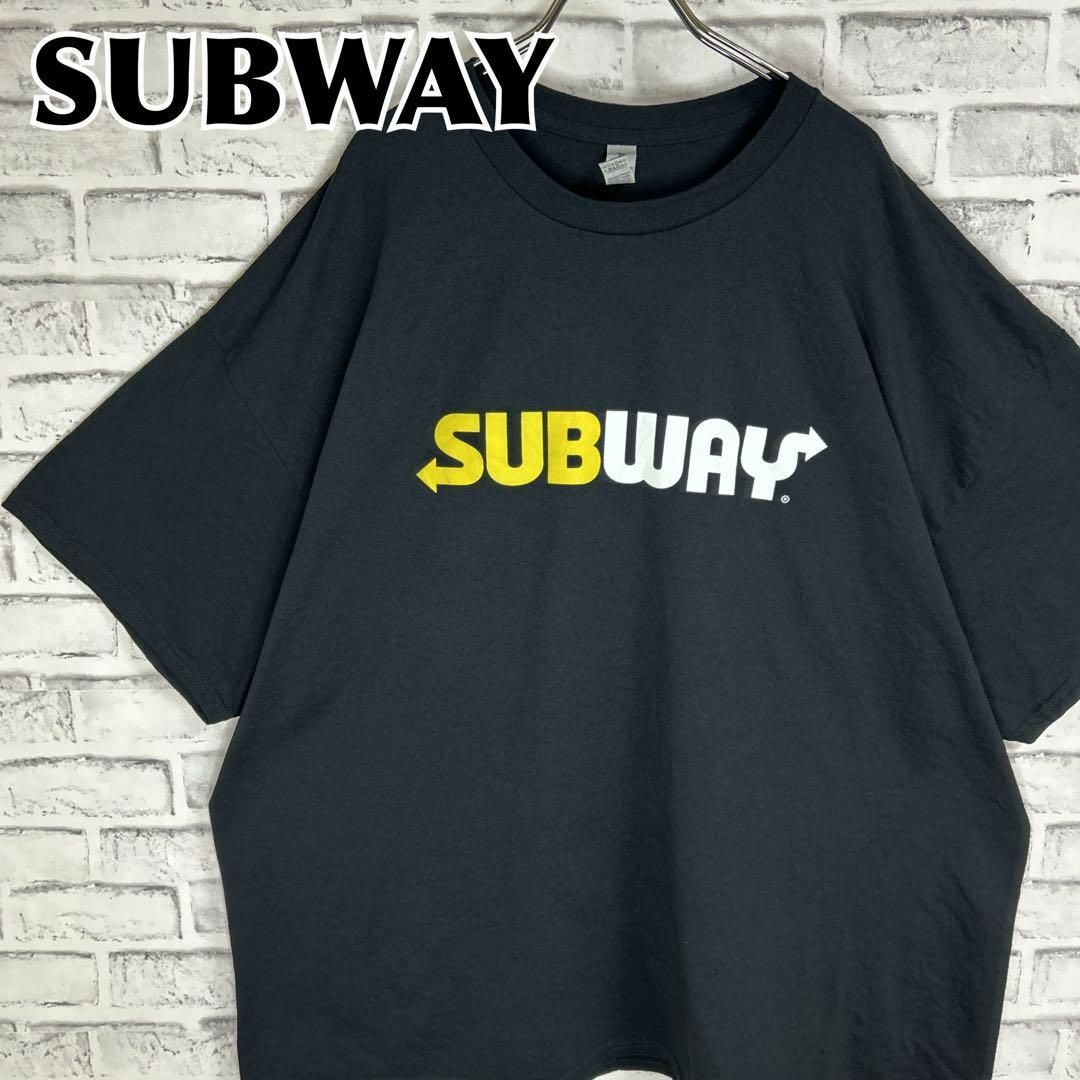 GILDAN(ギルタン)のSUBWAY サブウェイ センターロゴプリント 企業ロゴ Tシャツ 半袖 輸入品 メンズのトップス(Tシャツ/カットソー(半袖/袖なし))の商品写真